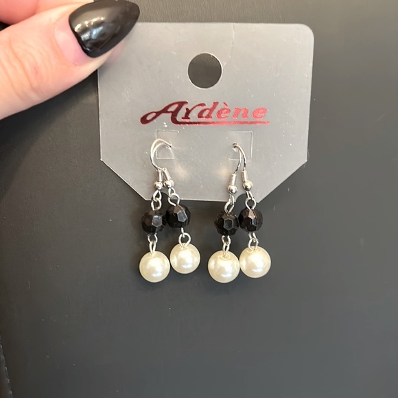 Pearl dangle earrings - Picture 1 of 1